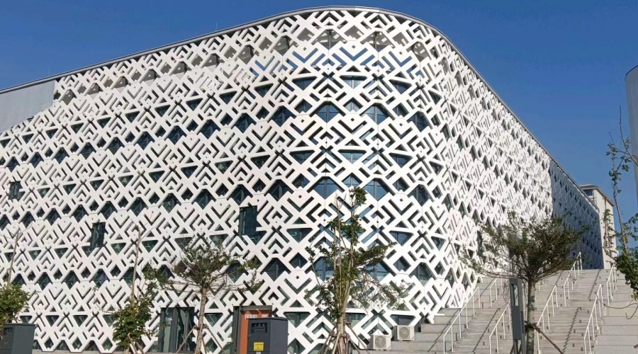 海南體育中心UHPC圖騰板項(xiàng)目繼續(xù)下單飾紀(jì)上品UHPC廠(chǎng)家